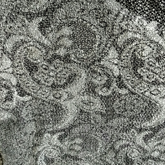 Cute silver print knit tee - Picture 2 of 2